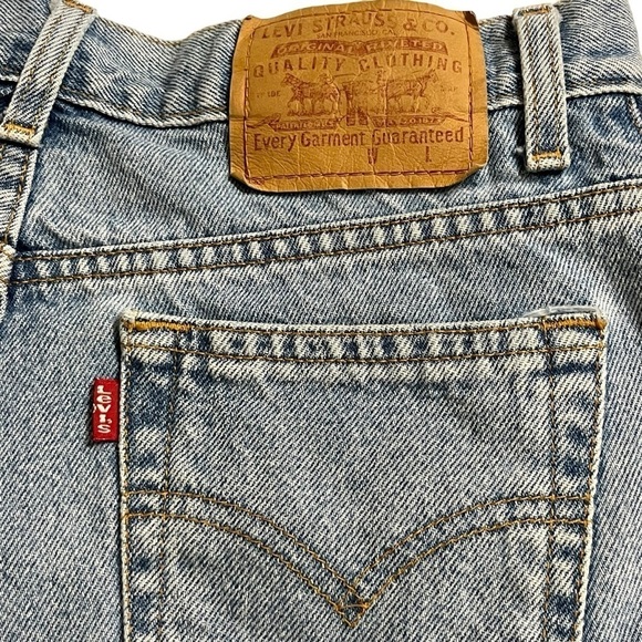 Vintage Levi’s Denim Raw Edge Shorts Size Jrs. 9 - Picture 4 of 8